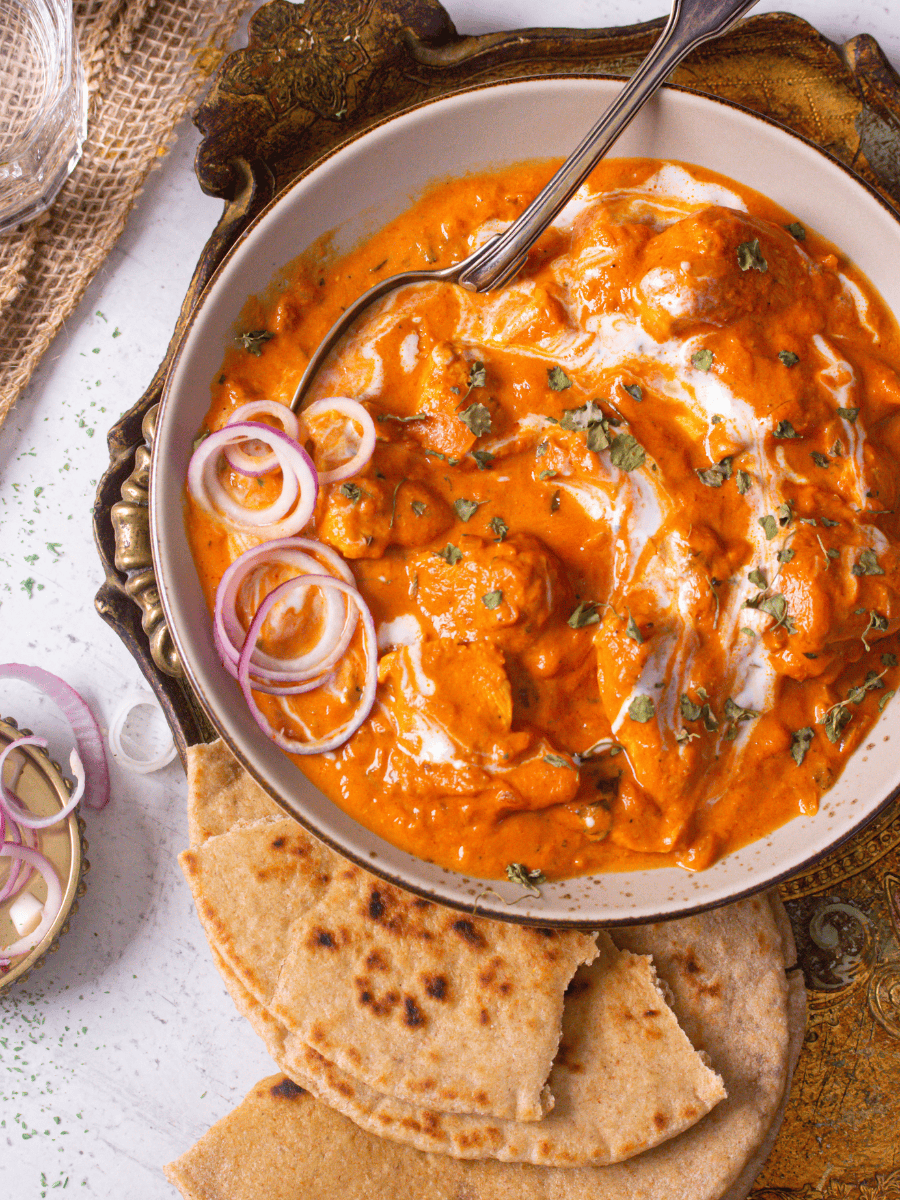 Chicken tikka masala with naan